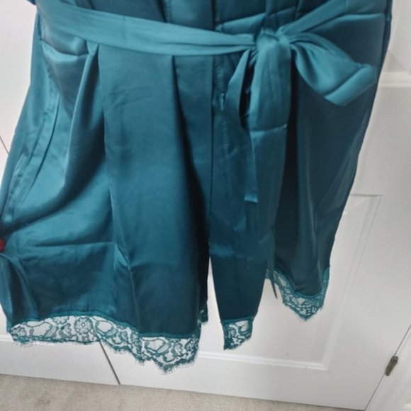 Green silk like robe in xxl - Picture 2 of 6